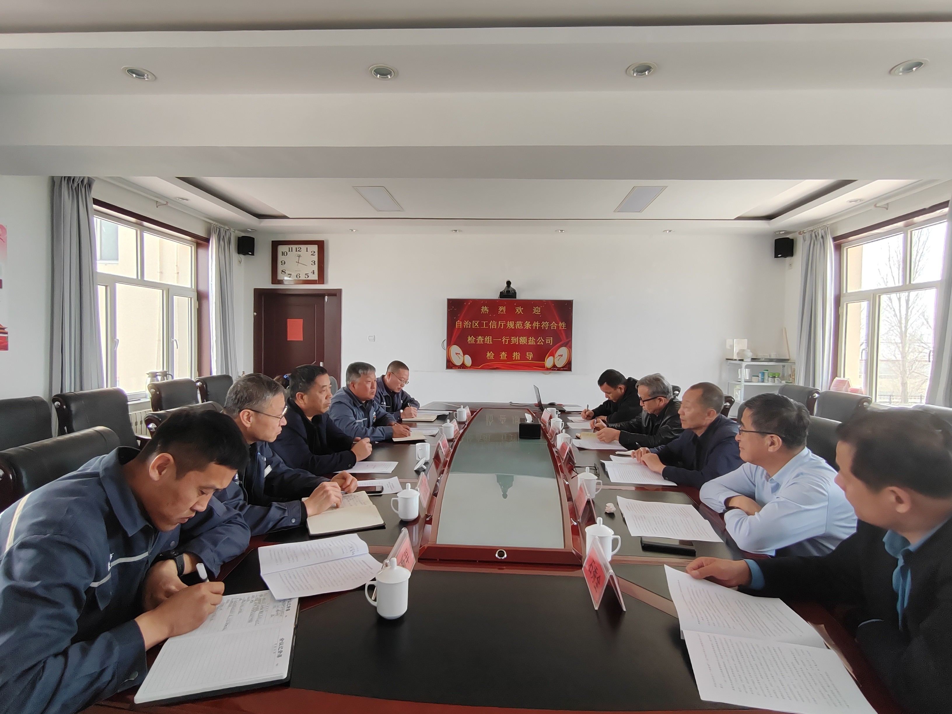 自治區(qū)工信廳到額鹽公司進行食鹽定點生產(chǎn)、批發(fā)企業(yè)規(guī)范條件符合性工作檢查調(diào)研