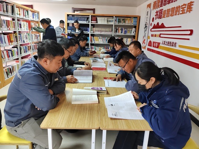 額鹽公司黨委組織開展“感黨恩 聽黨話 跟黨走”—母親湖畔閱經(jīng)典，共筑書香額鹽主題黨日活動(dòng)