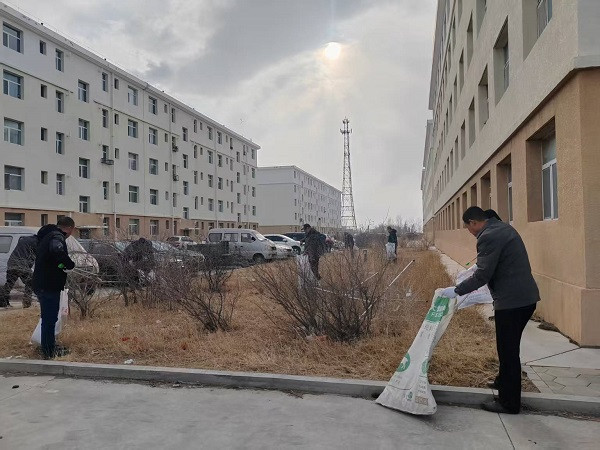 額鹽公司黨委組織開展我們的節(jié)日——“傳承雷鋒精神，守護母親湖畔”志愿服務活動