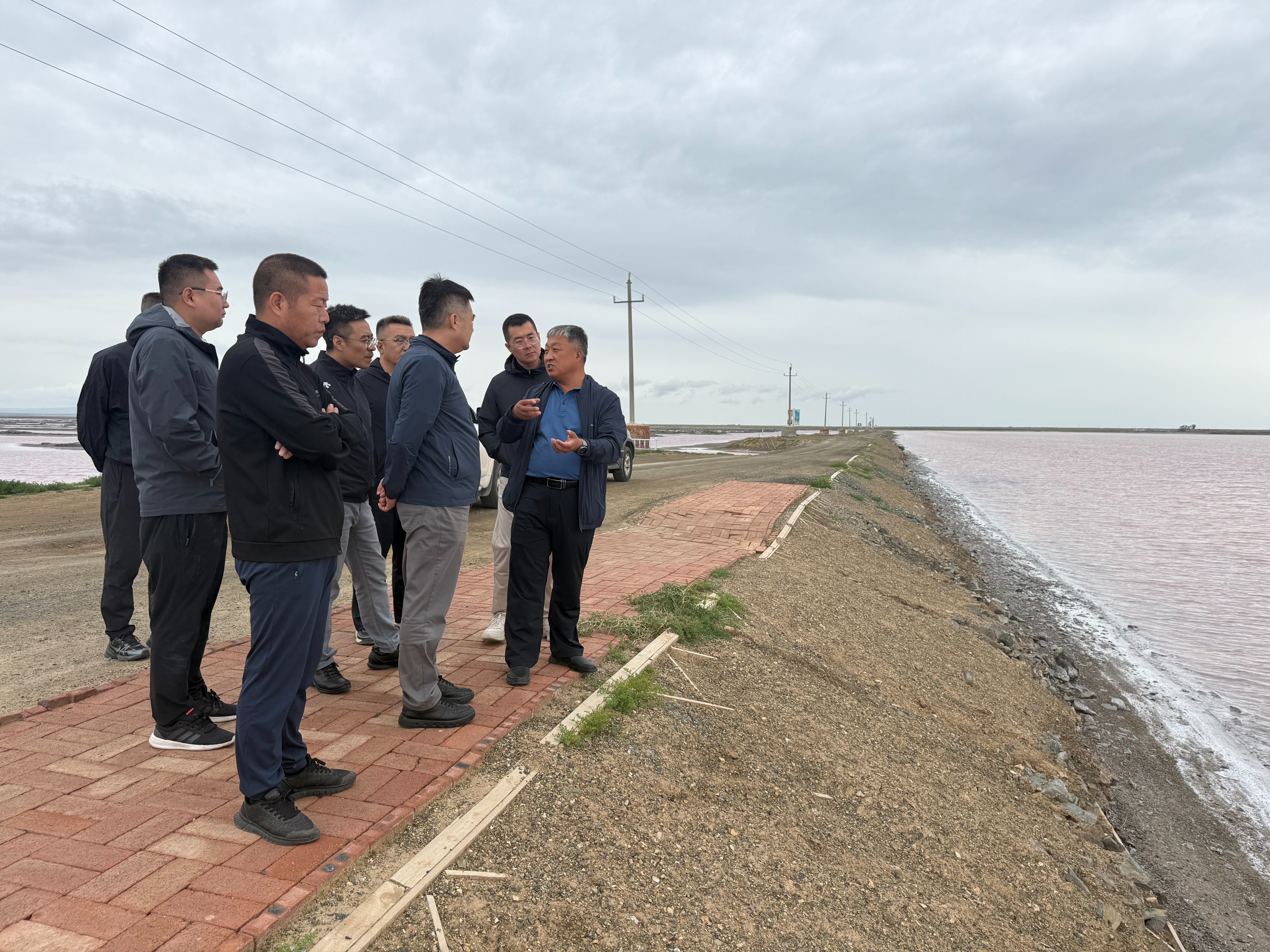 錫盟工信局局長郭義到額鹽公司調(diào)研工業(yè)經(jīng)濟(jì)穩(wěn)進(jìn)提質(zhì)工作同步督導(dǎo)安全生產(chǎn)